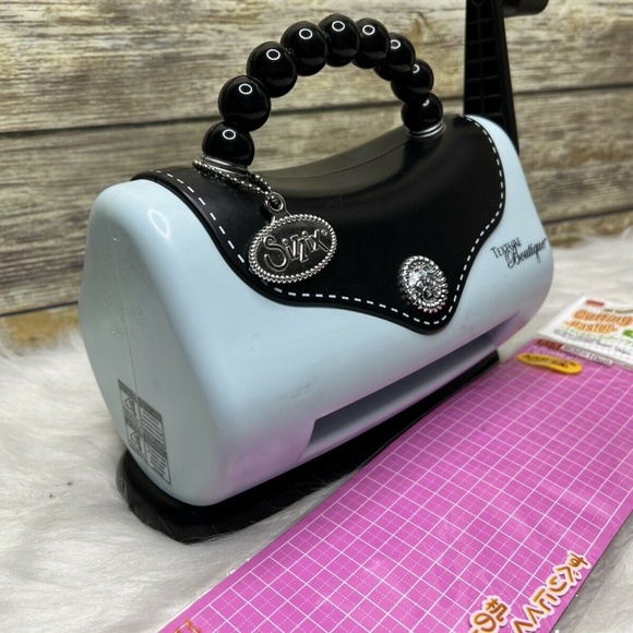 Sizzix Texture Boutique Embossing Machine Baby Blue Purse Style Long Cutting Mat - Picture 2 of 10